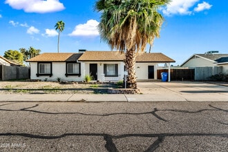 Building Photo - 3409 E Campo Bello Dr