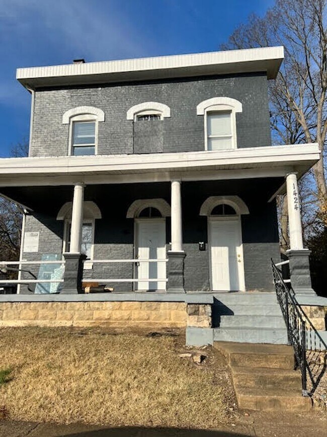 Primary Photo - 1424 California Ave