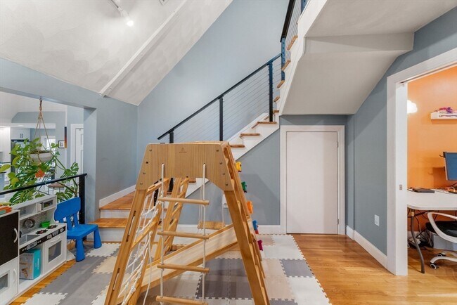 Building Photo - 890 Winthrop Ave