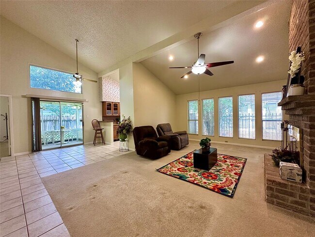 Building Photo - 9004 Vogue Ln