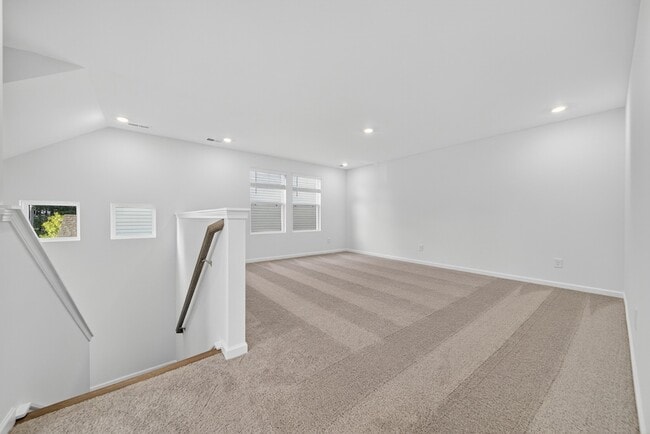 Building Photo - 124 Limbury Ct