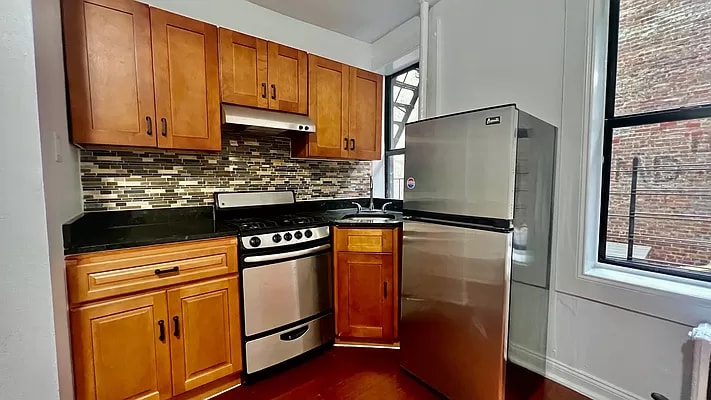 Building Photo - 32 E 38th St