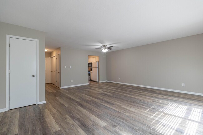 Building Photo - 1655 W Amos Dr