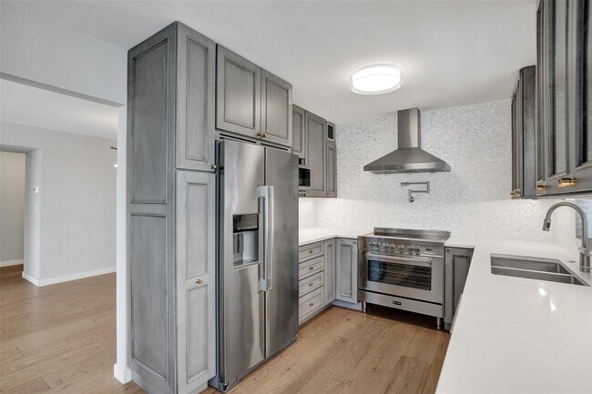 Building Photo - 5200 N Ocean Blvd