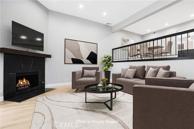 Building Photo - 5800 Owensmouth Ave