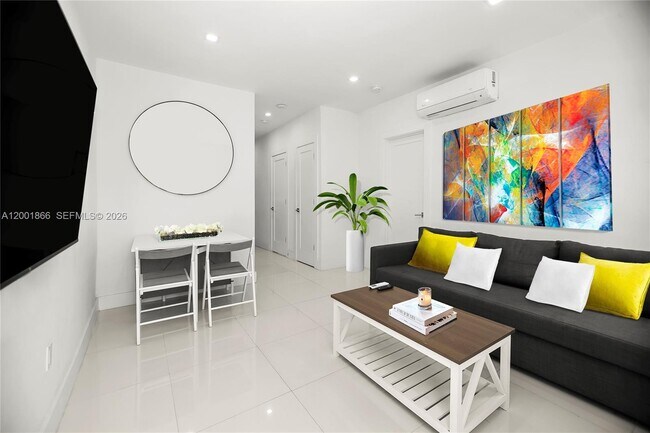 Building Photo - 733 Michigan Ave