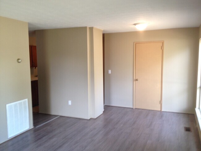 Building Photo - **ON HOLD**3 Bedroom / 1 Bathroom Home for Rent in East Columbus, GA***
