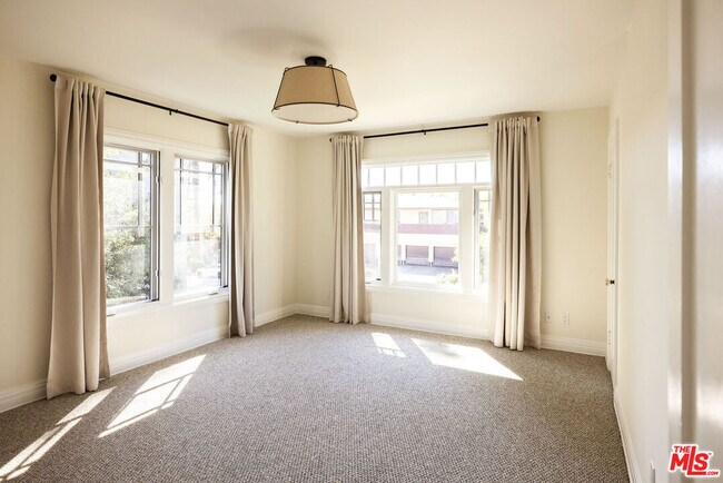 Building Photo - 824 Brent Ave