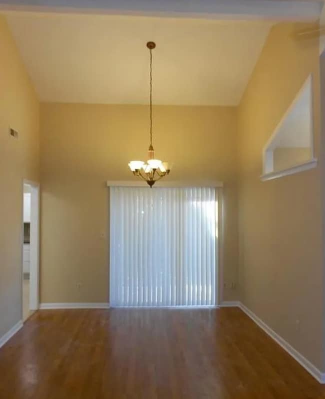 Building Photo - NEW LISTING!!!!!