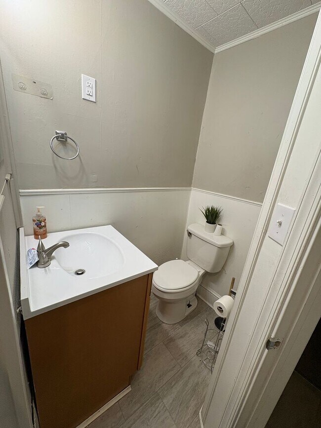 Building Photo - Coming soon!!!  Beautiful 3 Bedroom 1 and 1/2 Bathroom