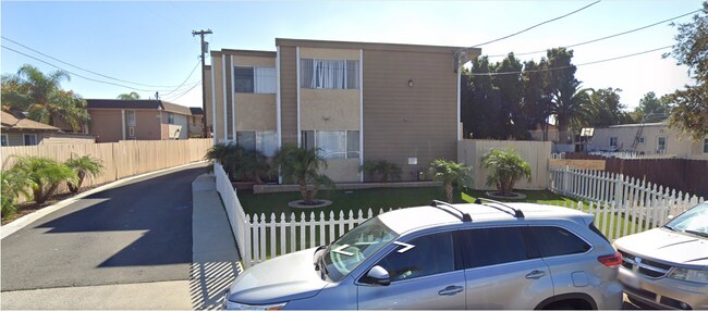 Primary Photo - 2 Bed | 1.5 Bath Townhome – Private Backya...