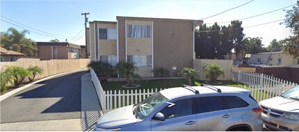 Building Photo - 2 Bed | 1.5 Bath Townhome – Private Backya...