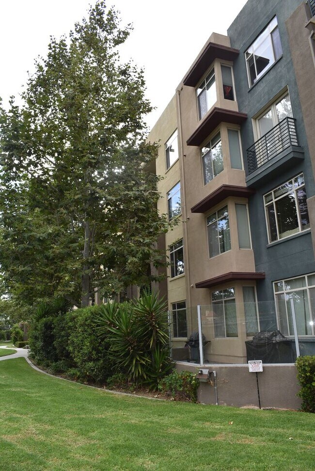 Building Photo - 8355 Station Village Ln
