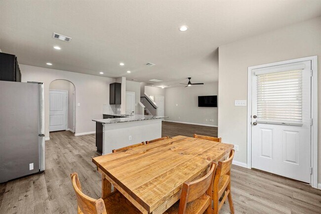 Building Photo - 2256 Raider Dr