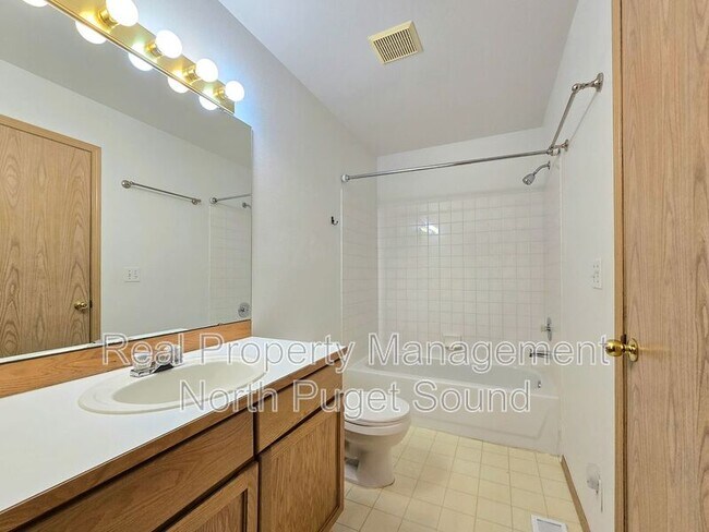 Building Photo - 5224 102nd Pl NE