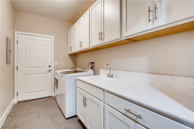 Building Photo - 845 Pantara Pl