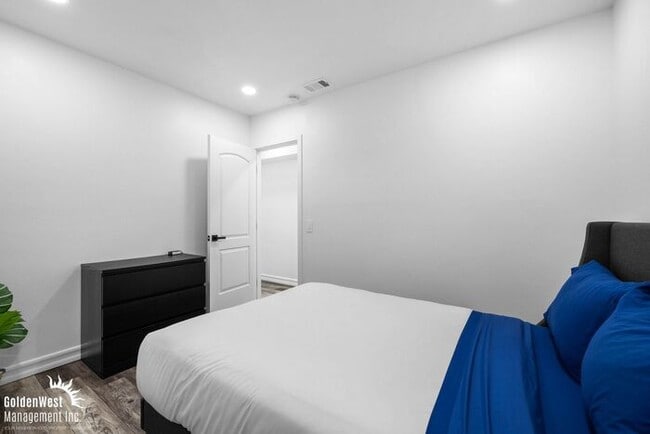 Building Photo - Modern 3Bdm 1Ba Unfurnished Downstairs Uni...