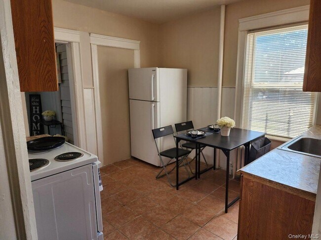 Building Photo - 832 Calhoun Ave