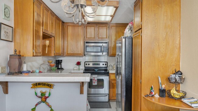 Building Photo - Lovely 1 bedroom Condo in Top-Rated Complex