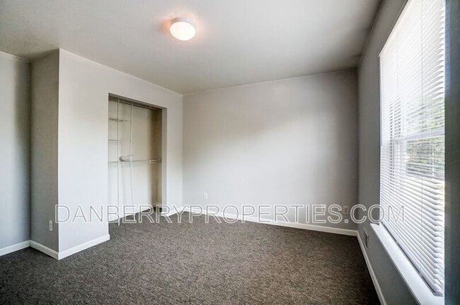 Building Photo - 3565 Turret Green Dr