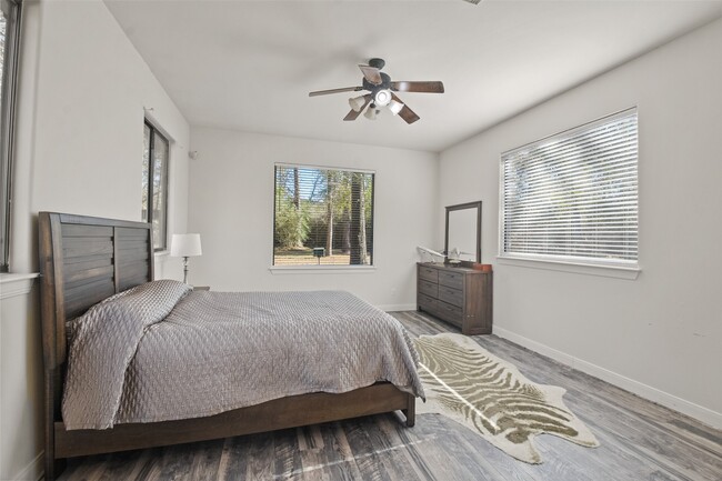 Building Photo - 5 Oak Crest Cir