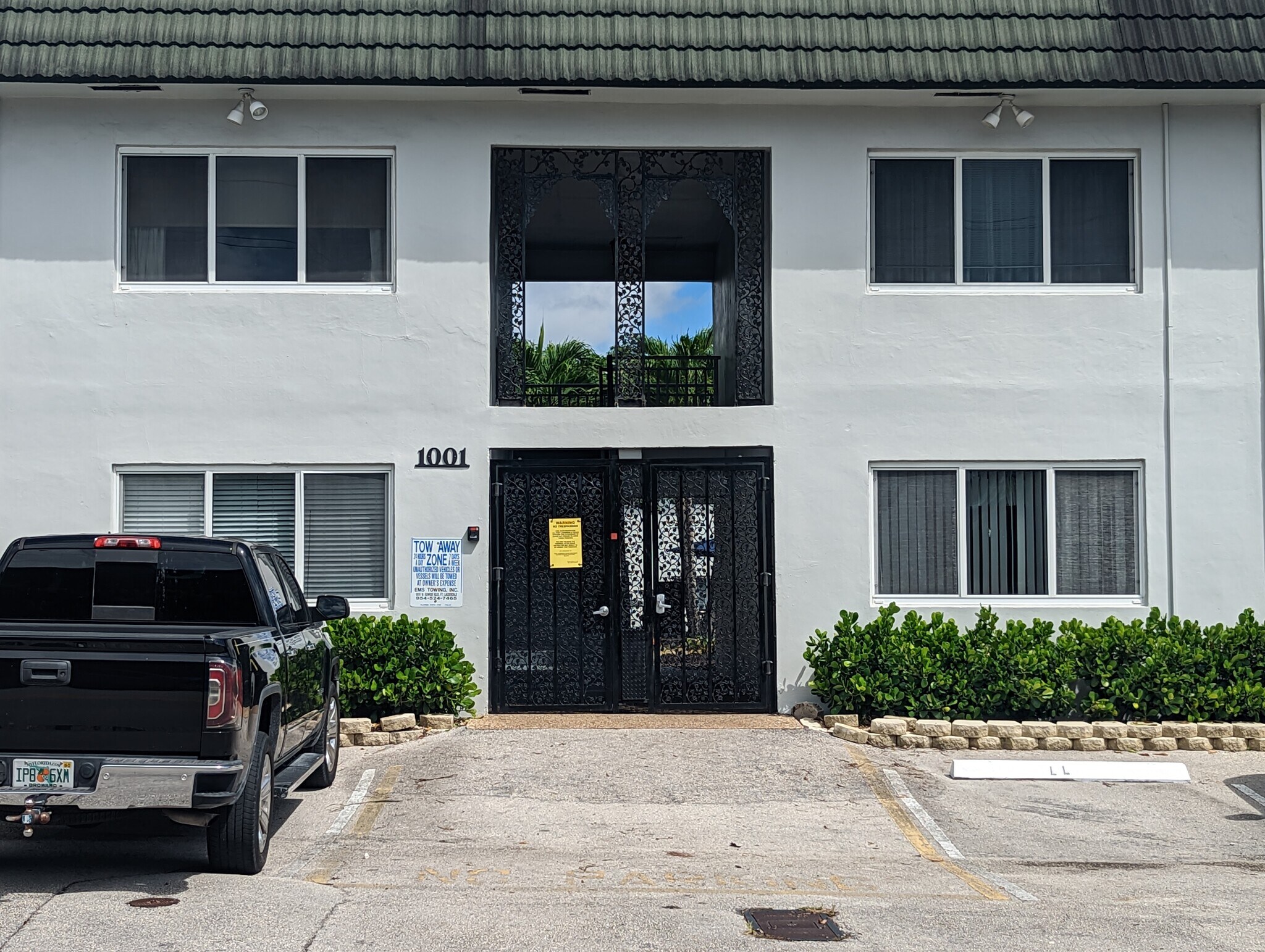 Community Entrance - 1001 SE 16th St
