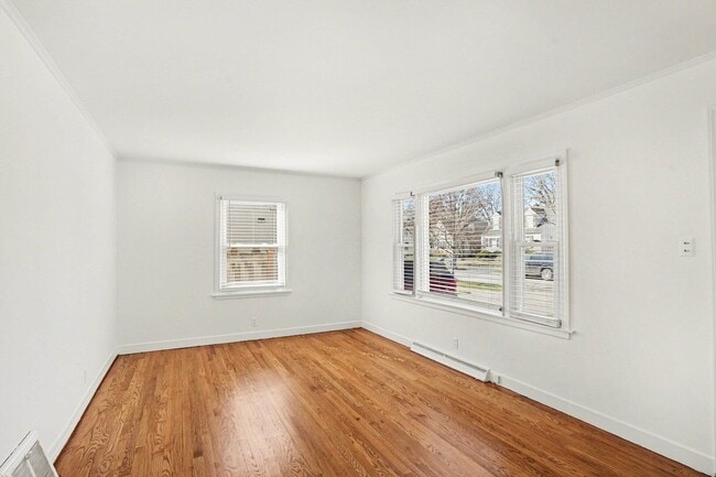 Building Photo - 995 Swain Ave
