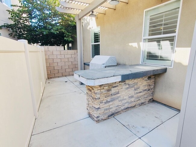 Building Photo - Beautiful Newer Construction Home in Chapm...