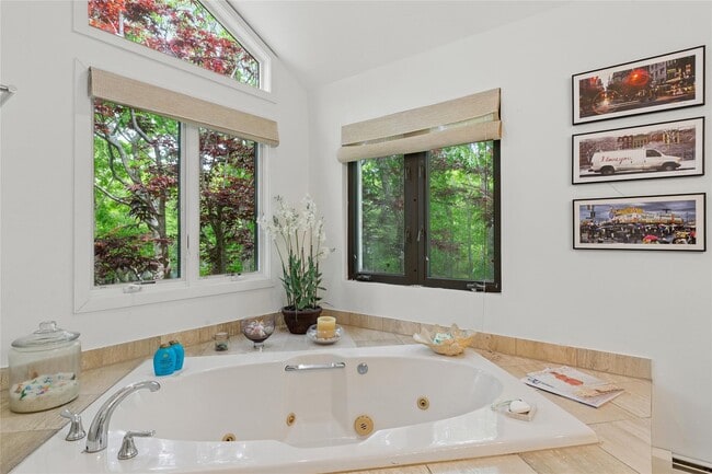 Building Photo - 18 Quail Run