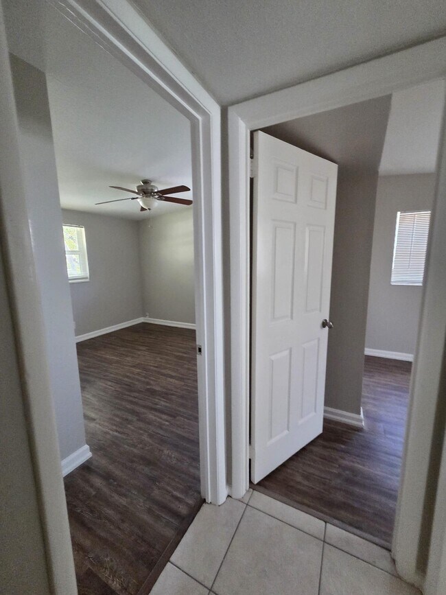 Building Photo - 3818 Everglades Rd