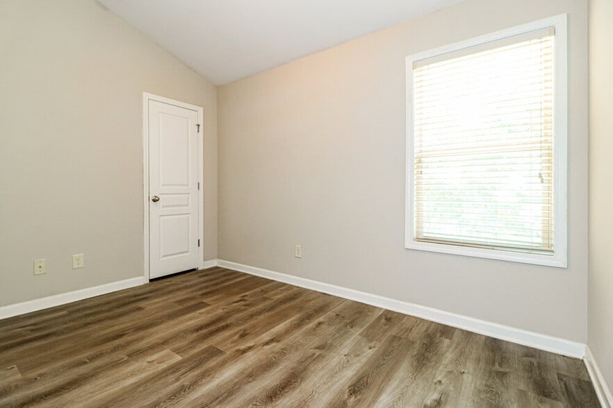 Building Photo - 321 Moorland Ct