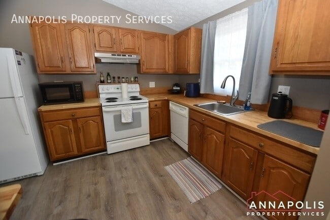 Building Photo - 1663 Canonade Ct