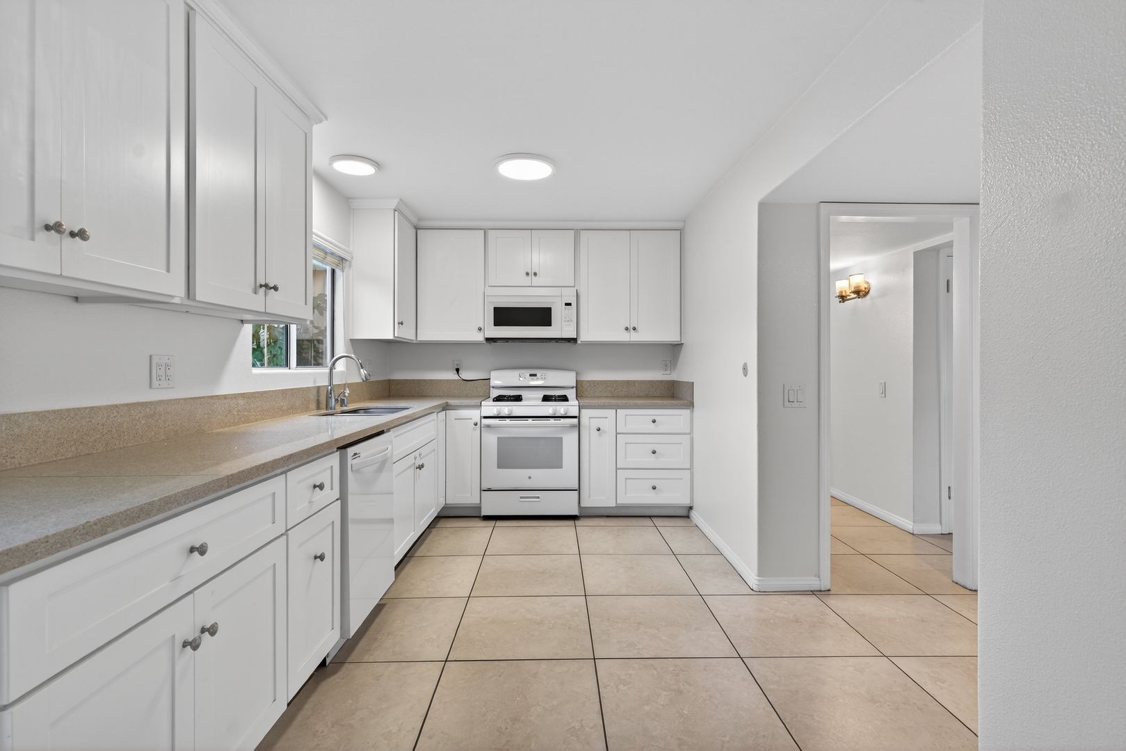 Building Photo - 2884 La Salle Ave