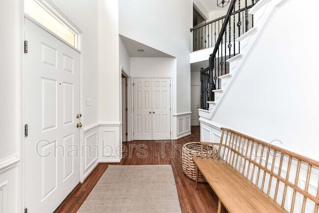 Building Photo - 641 Meade Dr SW