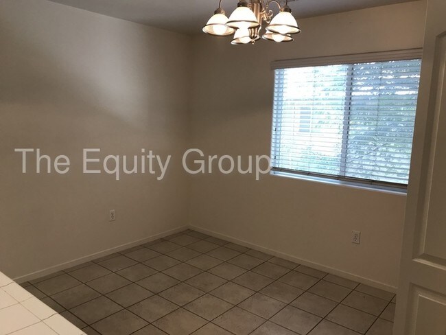 Building Photo - Upstairs unit located in Ashley Square!
