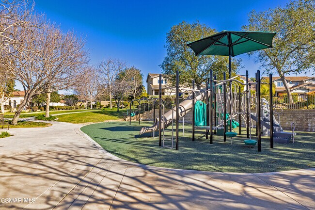 Building Photo - 615 Camino Del Lago