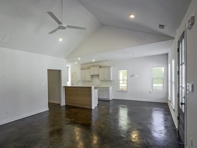 Building Photo - 4 bed, 2 baths near U of M  built 2020  ca...