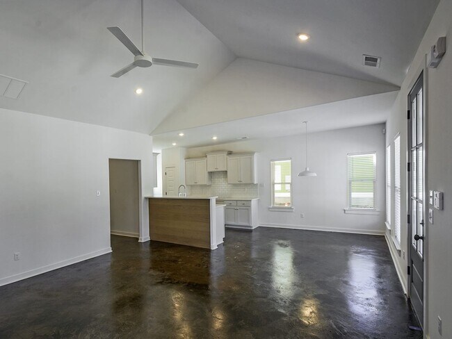 Building Photo - 4 bed, 2 baths near U of M  built 2020