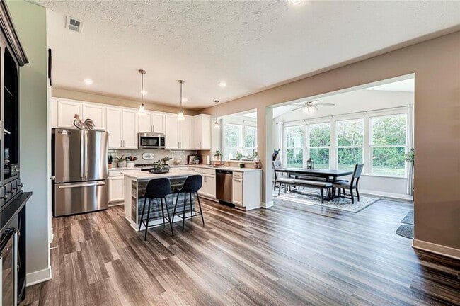 Building Photo - Beautiful 5 BR Home in Brownsburg!