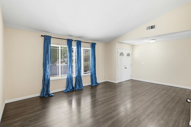 Building Photo - 663 Albion Dr