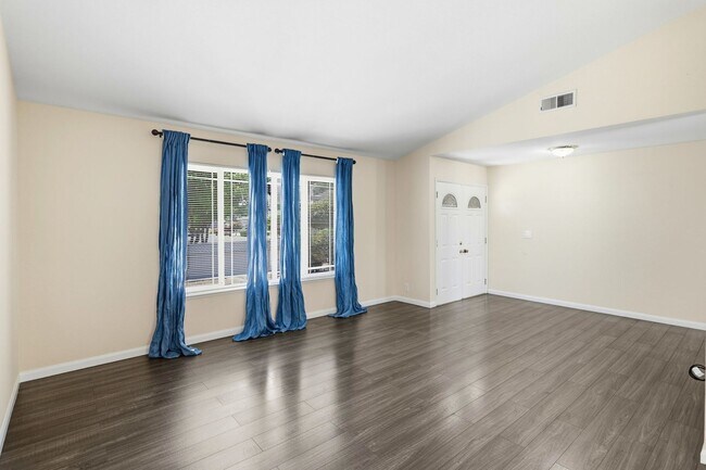 Building Photo - Wow! What a Great Home! Available Now!
