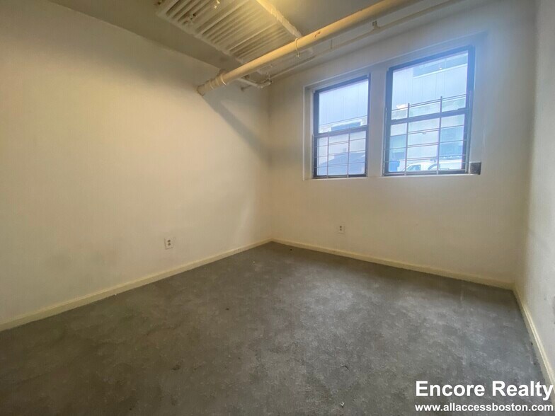 Building Photo - 19 Peterborough St