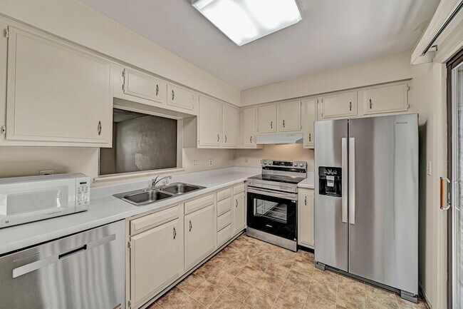 Building Photo - 7007 Oak Ct
