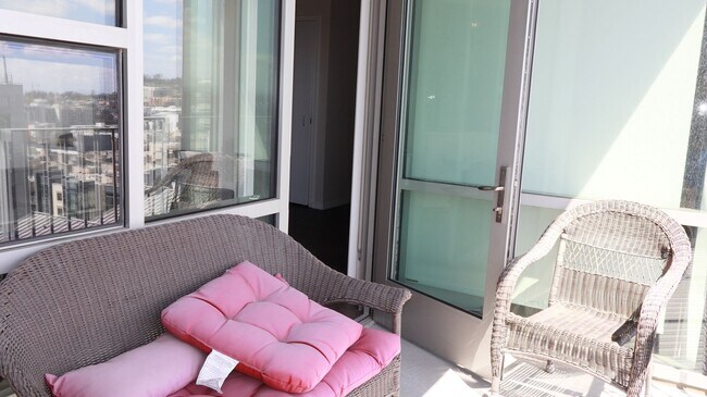 Building Photo - Downtown San Diego 1 bedroom 1 bath apartment For Rent