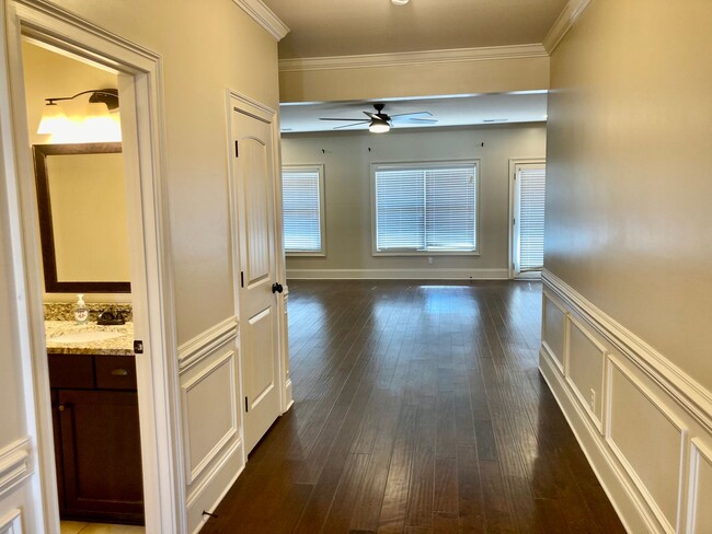 Building Photo - 8758 Crenshaw Dr