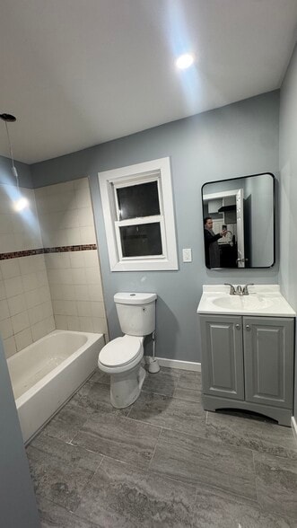 Building Photo - 356 S 19th St