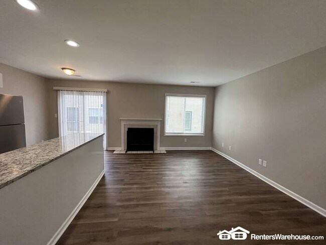 Building Photo - Fully Updated 3 Bedroom Condo in Universit...