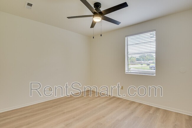 Building Photo - 4315 Parkwood Dr