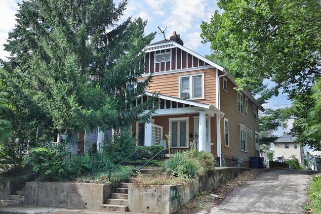 Building Photo - NEWLY RENOVATED NORTH CAMPUS - 3 BEDROOM 2 FULL BATHROOMS