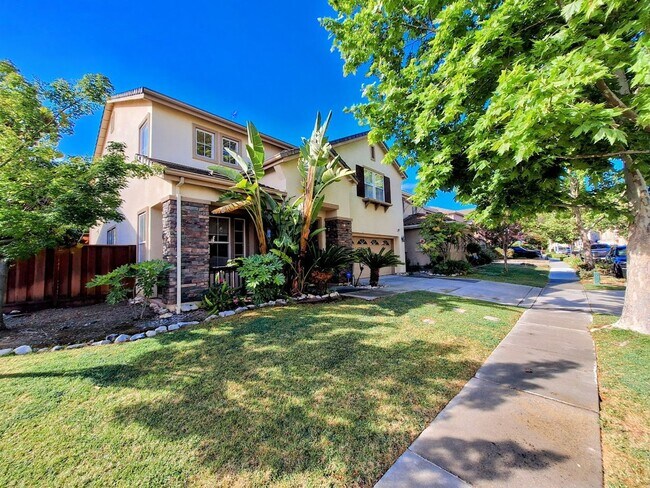 Building Photo - Beautiful & Spacious 5bd House w/In-law Suite on 1st Floor